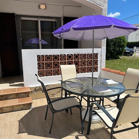 Appartement Situe A 100 M De La Plage Empuriabrava Bagian luar foto