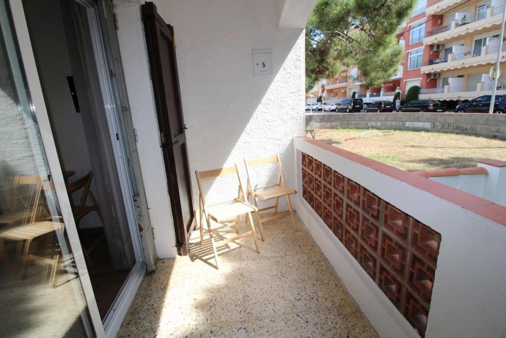 Appartement Situe A 100 M De La Plage Empuriabrava Bagian luar foto