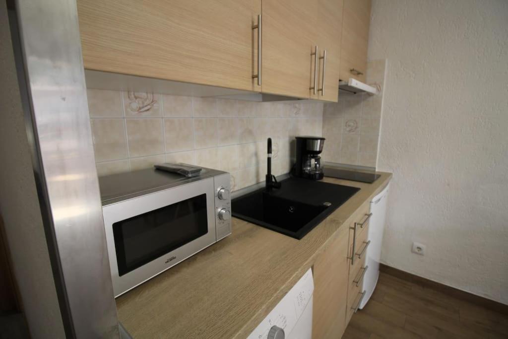 Appartement Situe A 100 M De La Plage Empuriabrava Bagian luar foto