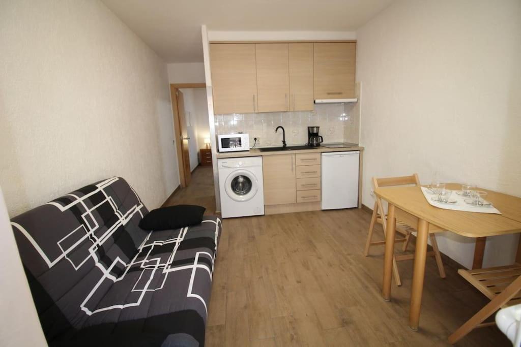 Appartement Situe A 100 M De La Plage Empuriabrava Bagian luar foto
